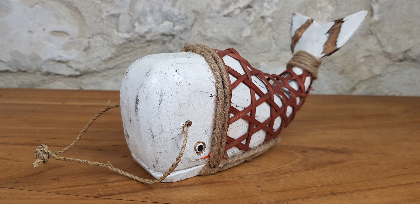 Baleine en bois avec filet en bambou L21 cm