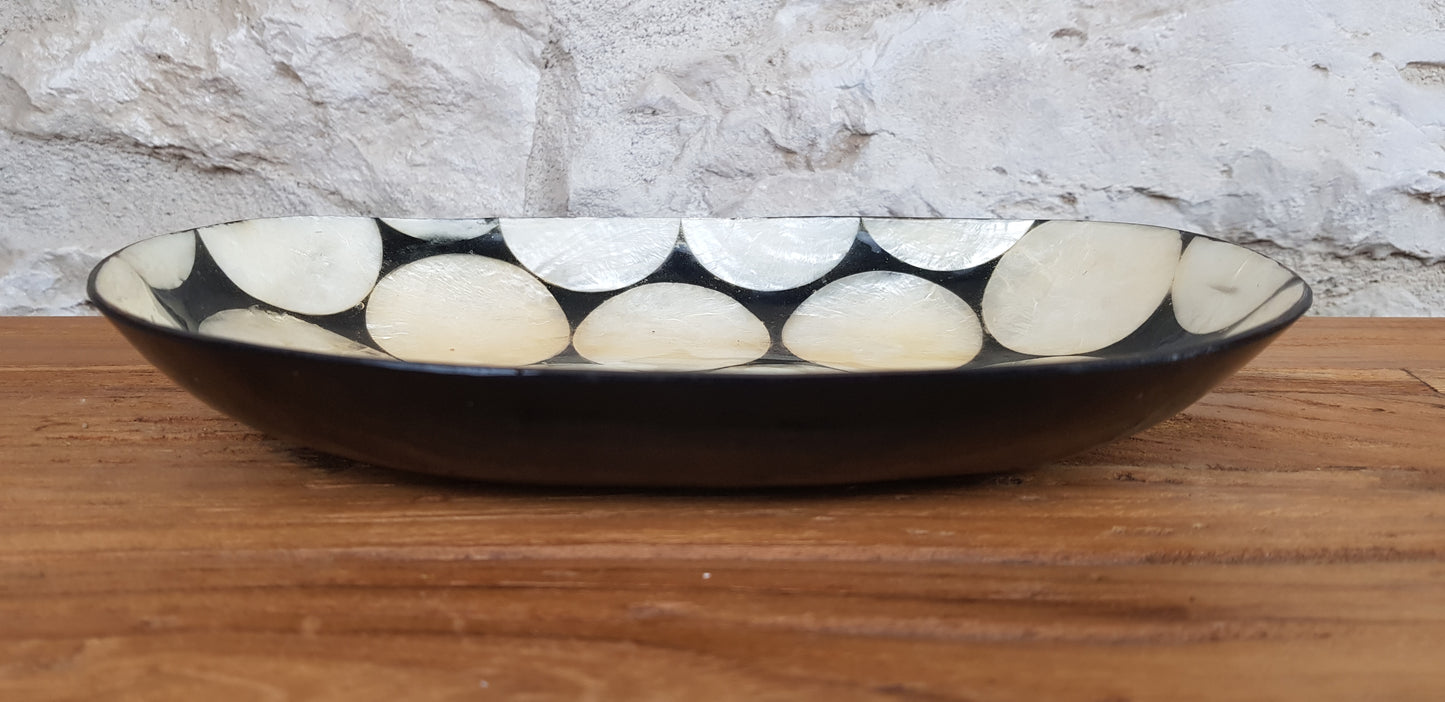 Plat ovale en nacre et résine L 22.5 cm