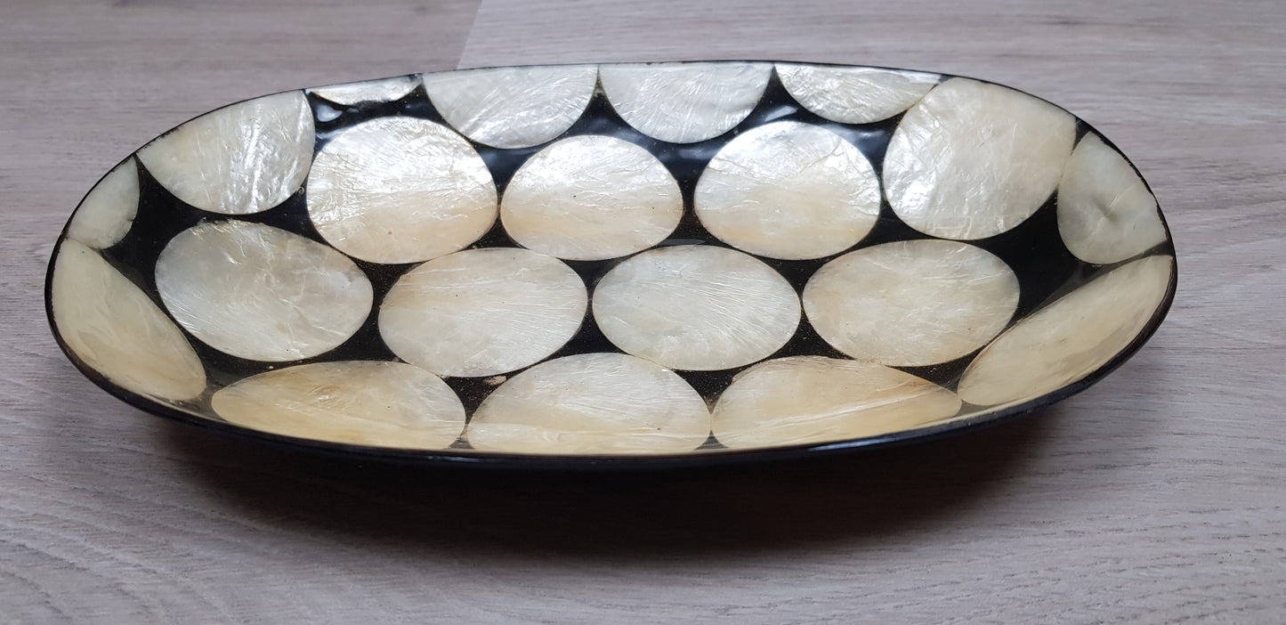 Plat ovale en nacre et résine L 22.5 cm