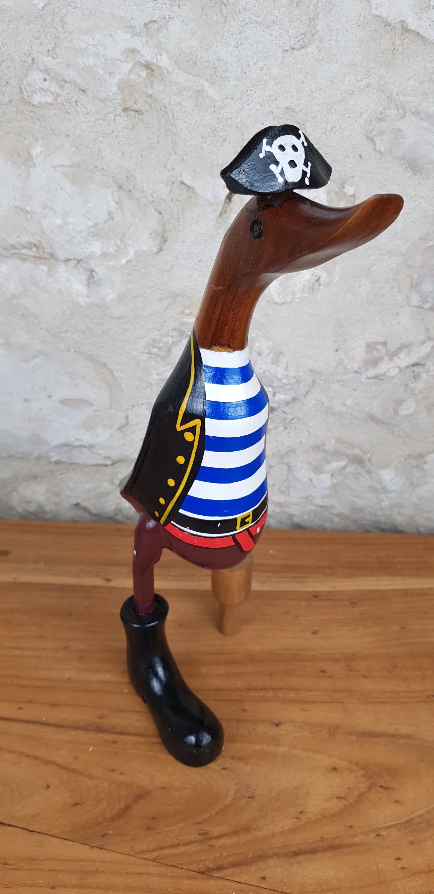 Canard pirate en bois de différentes tailles