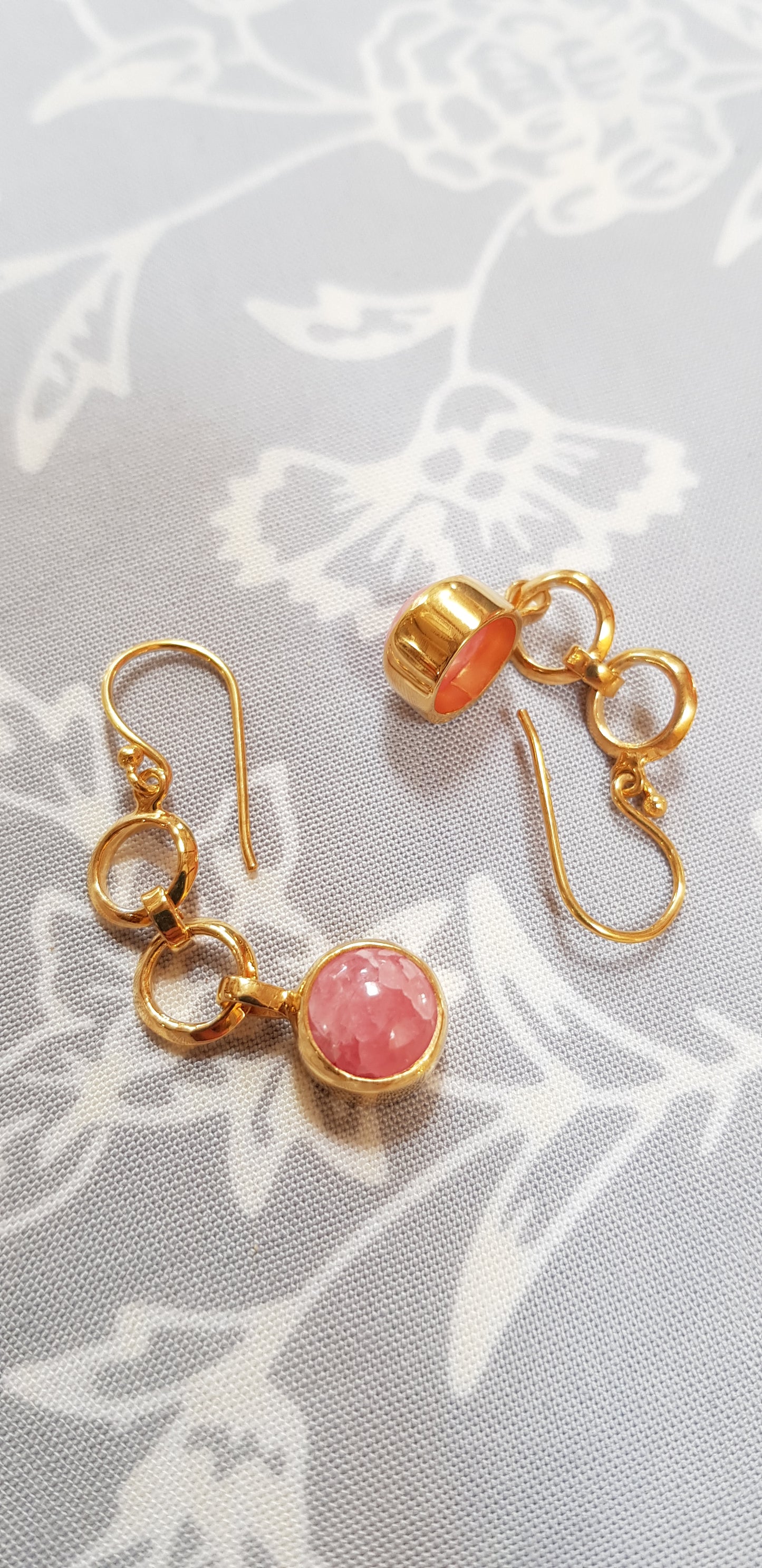 Boucles d'oreilles en plaqué or rose avec pierre Rhodonite