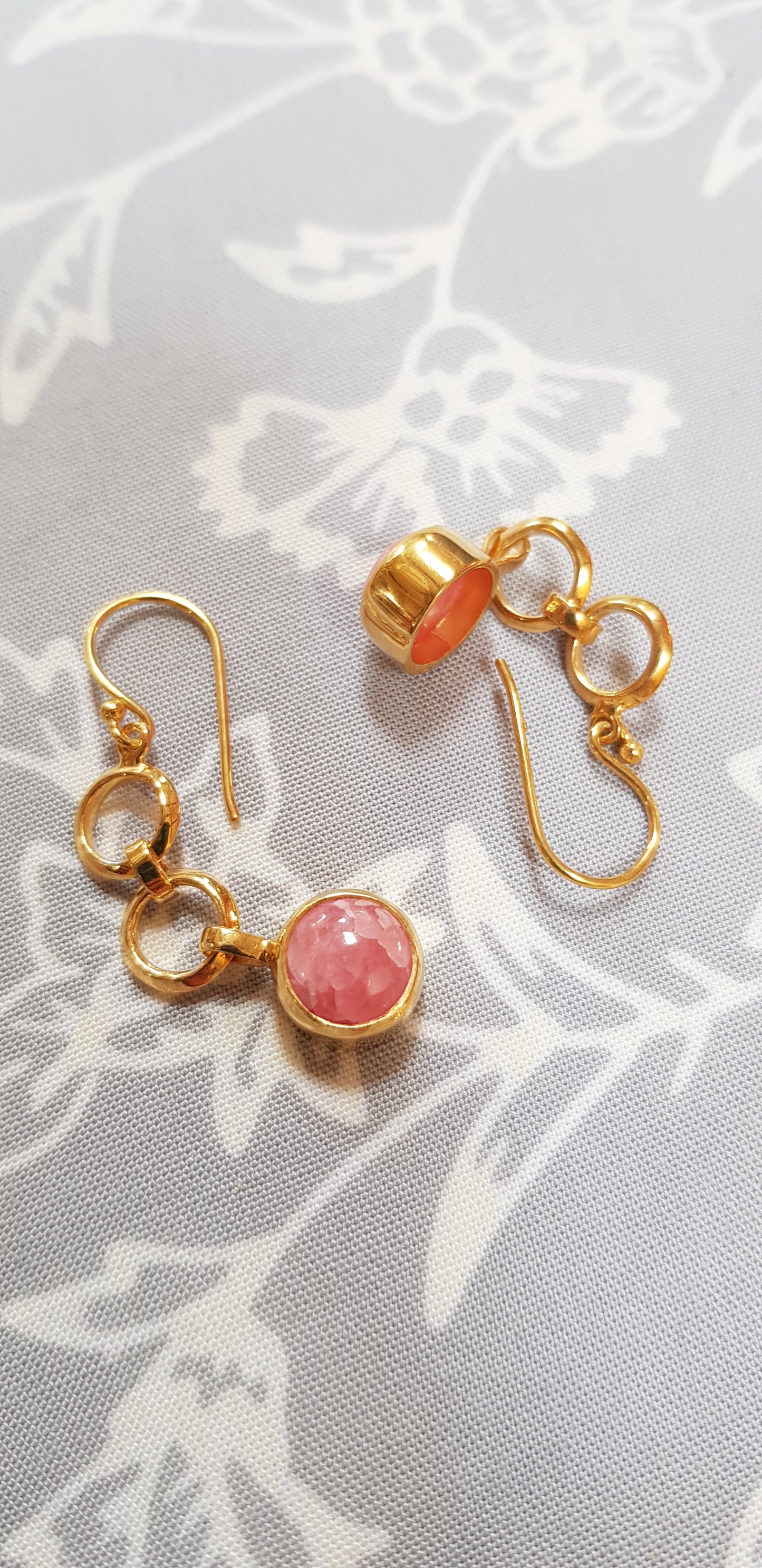 Boucles d'oreilles en plaqué or rose avec pierre Rhodonite