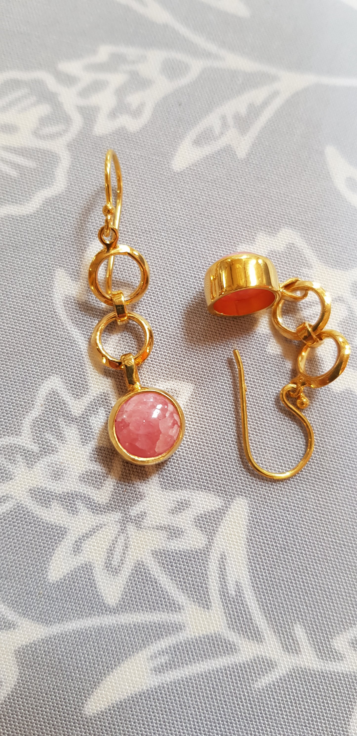 Boucles d'oreilles en plaqué or rose avec pierre Rhodonite
