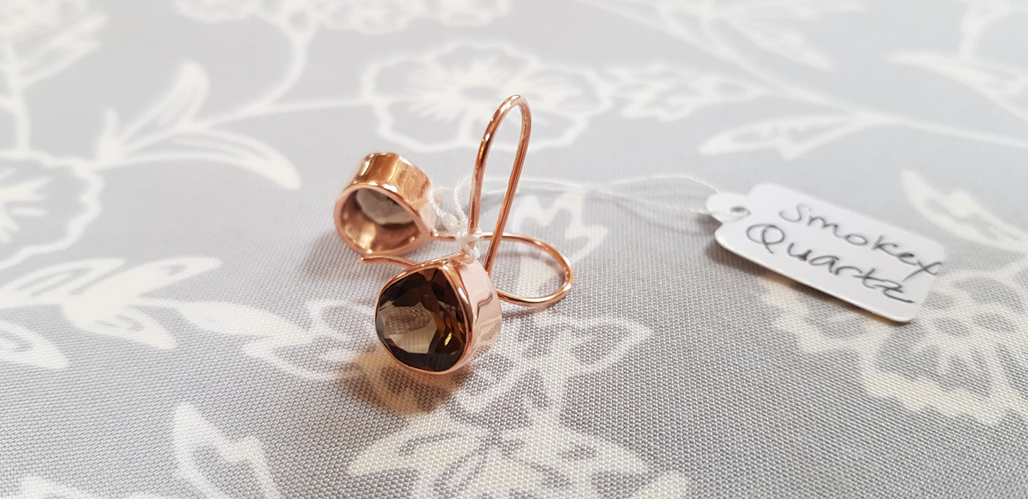 Boucles d'oreilles en plaqué or rose avec quartz fumé