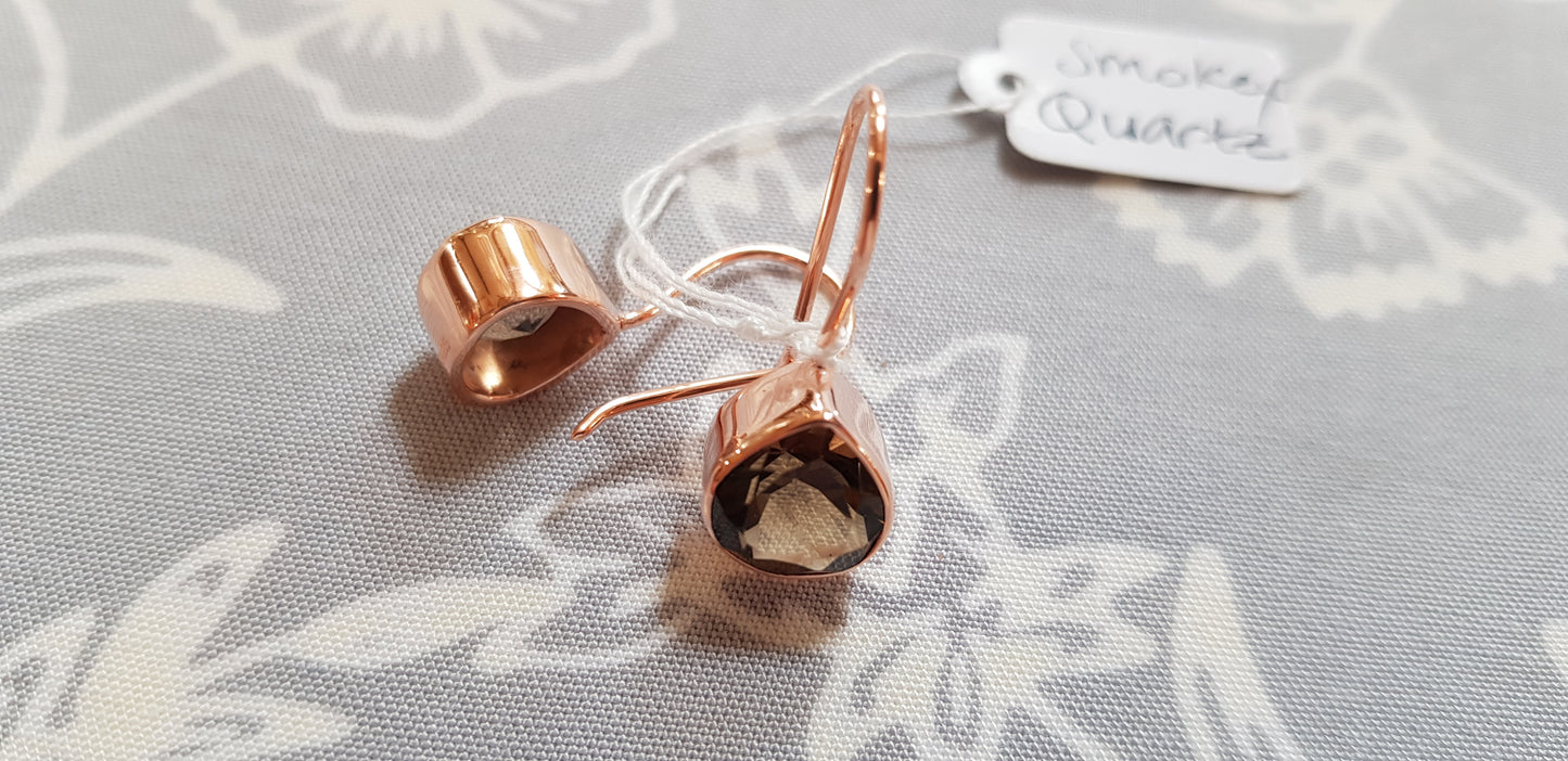 Boucles d'oreilles en plaqué or rose avec quartz fumé