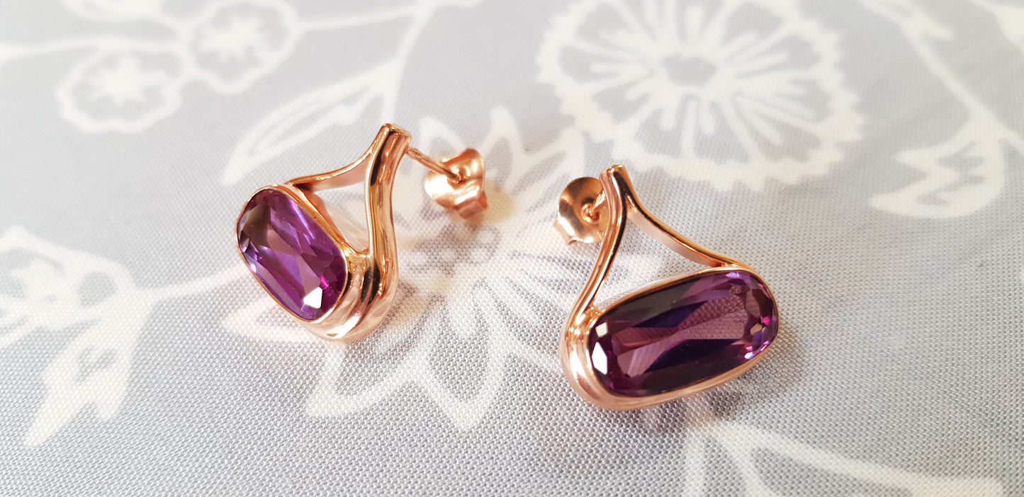 Boucles d'oreilles plaqué or rose avec pierre Alexandrite violette