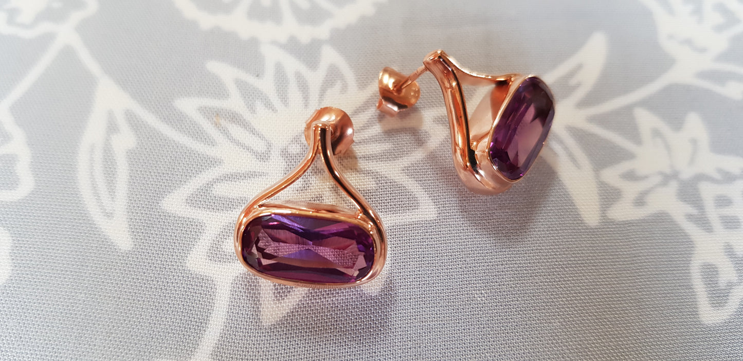 Boucles d'oreilles plaqué or rose avec pierre Alexandrite violette
