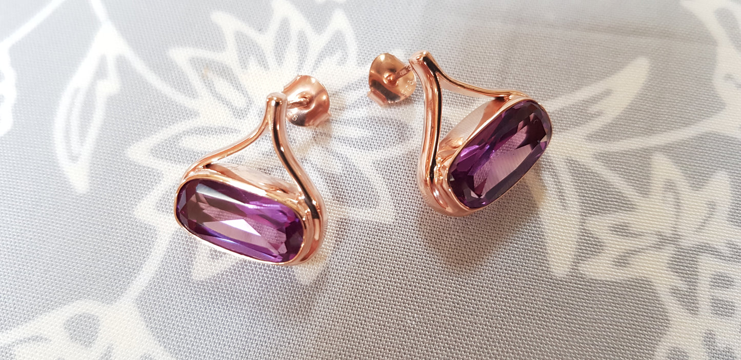 Boucles d'oreilles plaqué or rose avec pierre Alexandrite violette