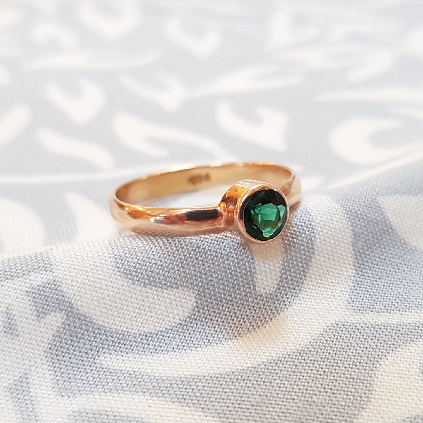 Bague en plaqué or rose avec quartz vert