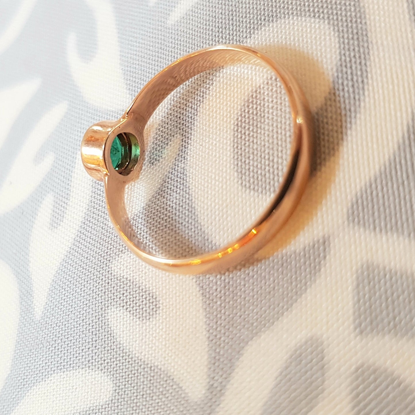 Bague en plaqué or rose avec quartz vert