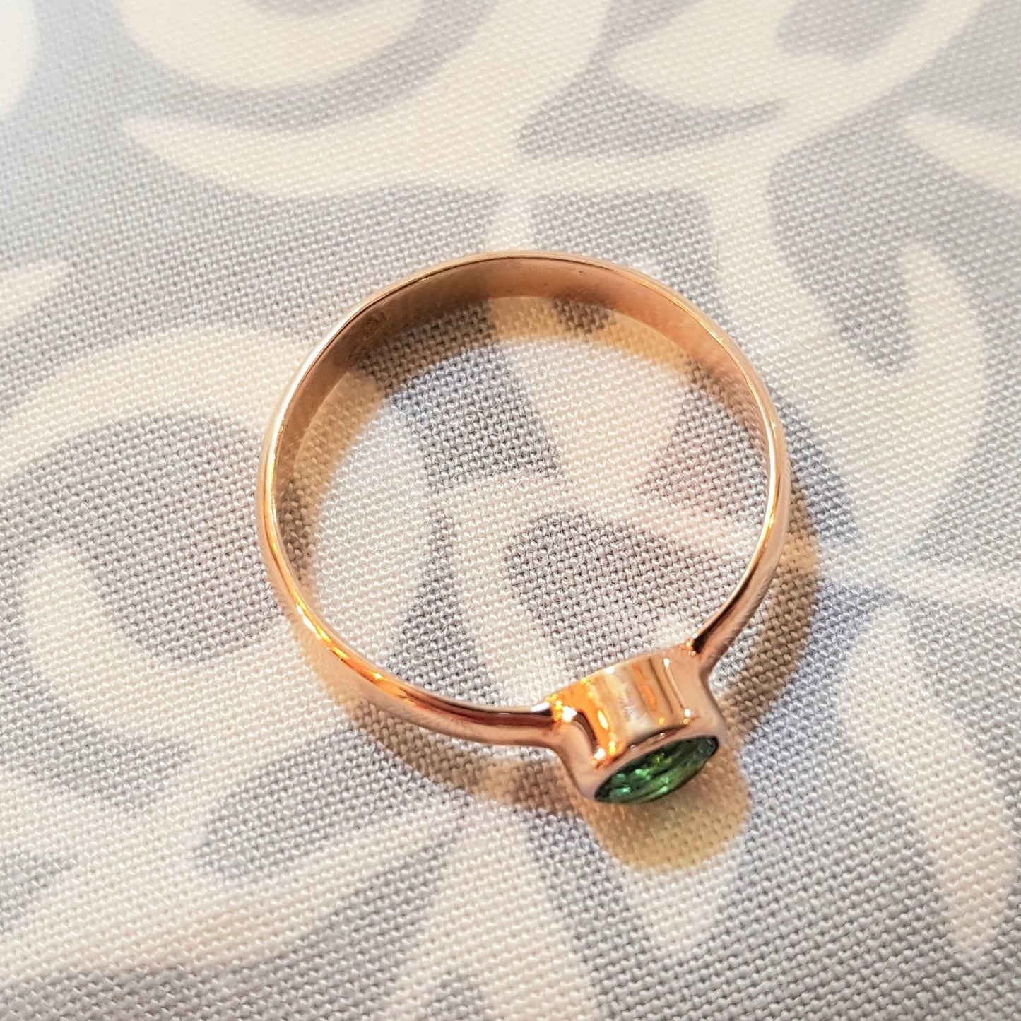 Bague en plaqué or rose avec quartz vert