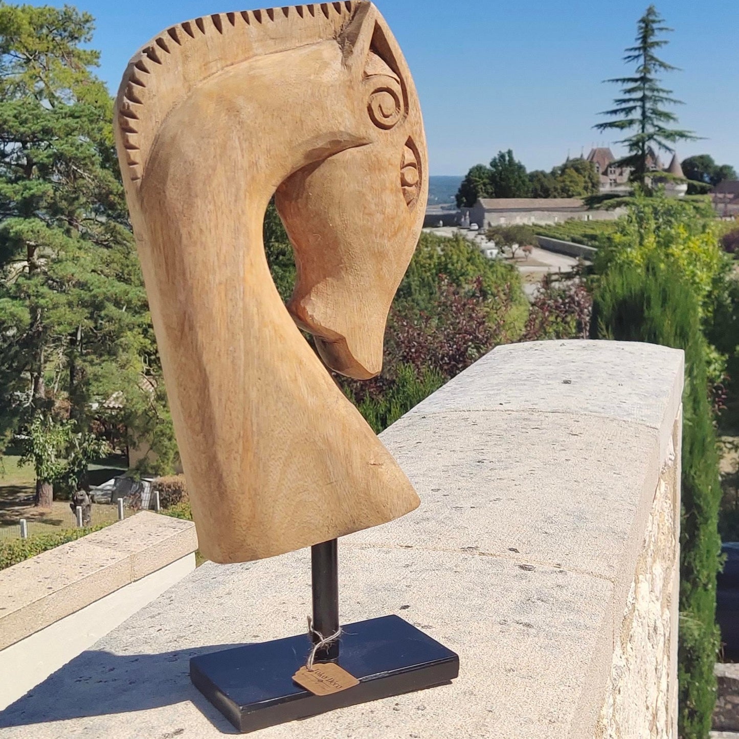 Sculpture en bois d'une tête de cheval