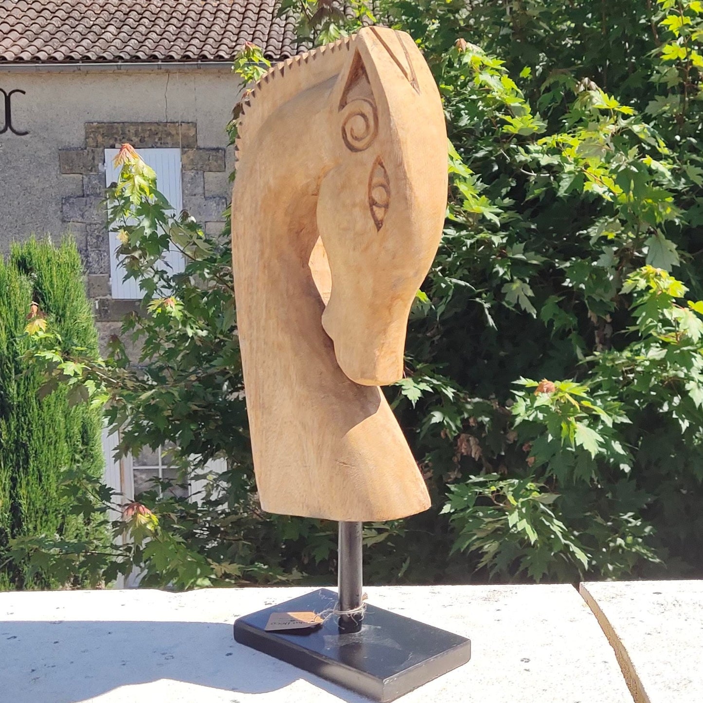 Sculpture en bois d'une tête de cheval