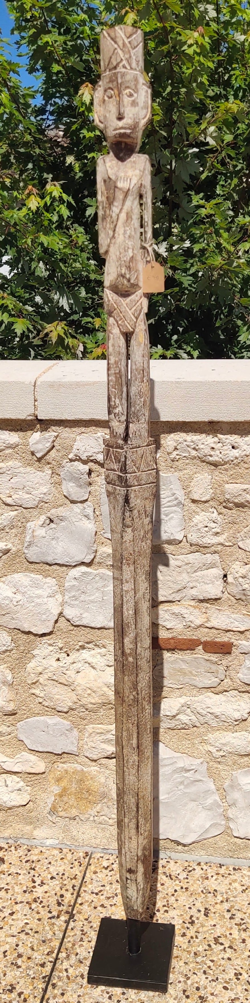 Statue d'art primitif Indonésien en bois