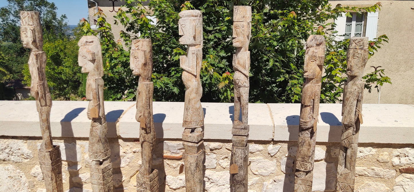 Statue d'art primitif Indonésien en bois