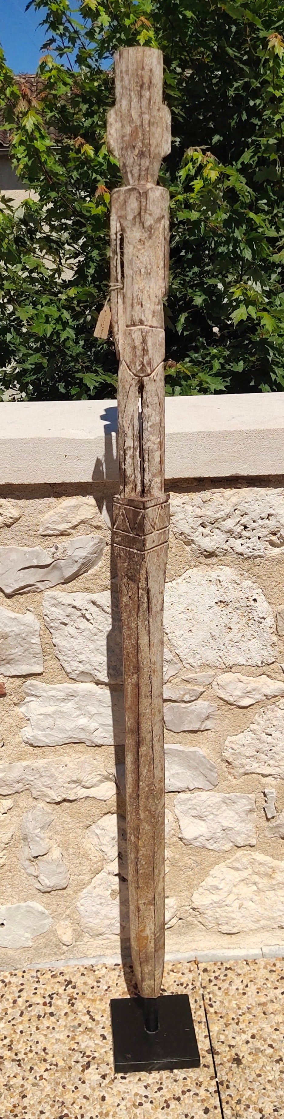 Statue d'art primitif Indonésien en bois