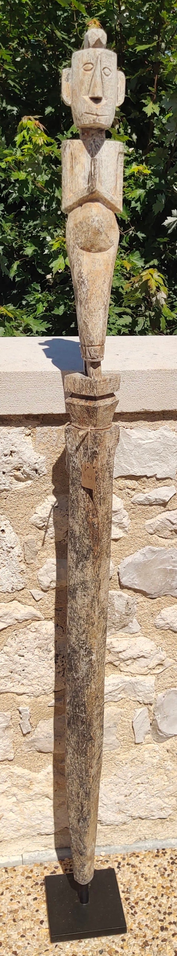 Statue d'art primitif Indonésien en bois