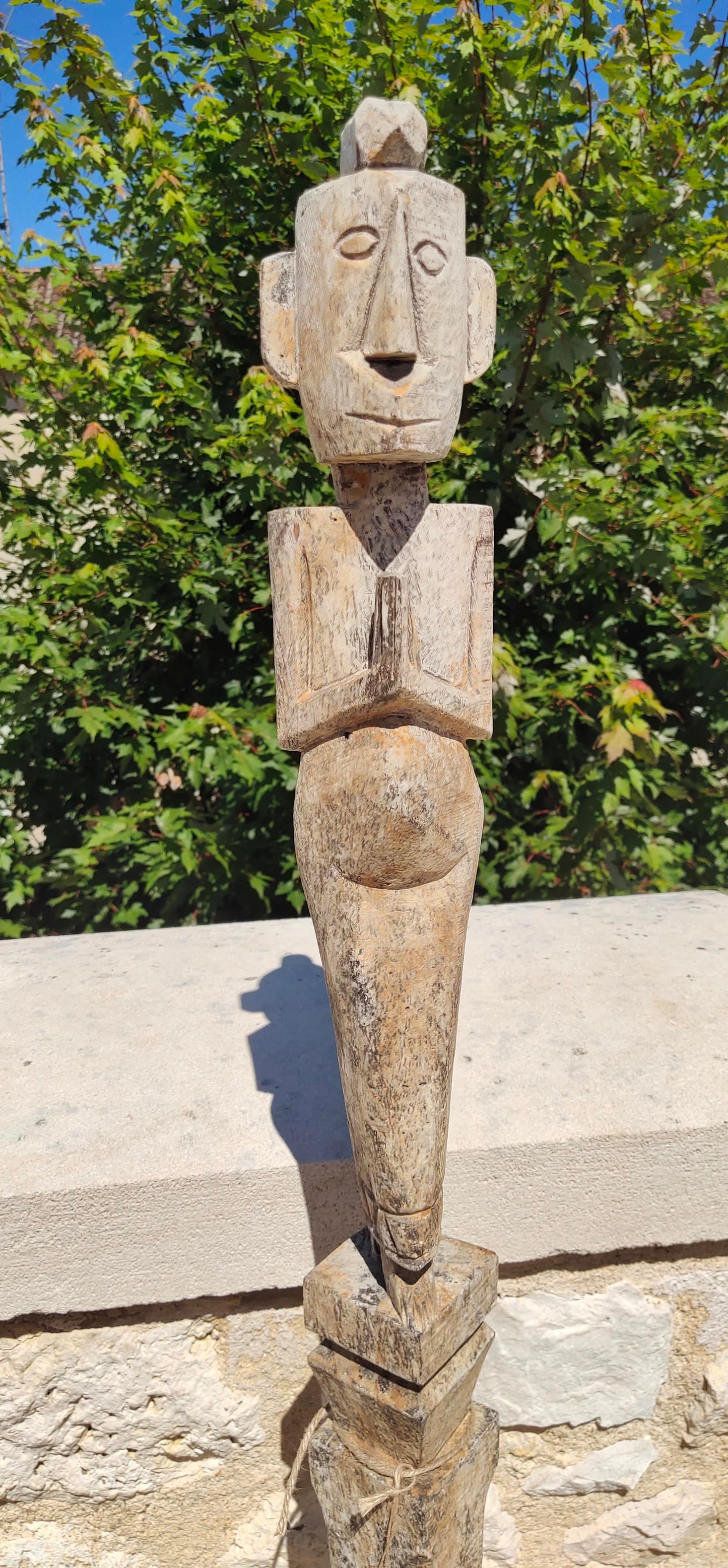 Statue d'art primitif Indonésien en bois