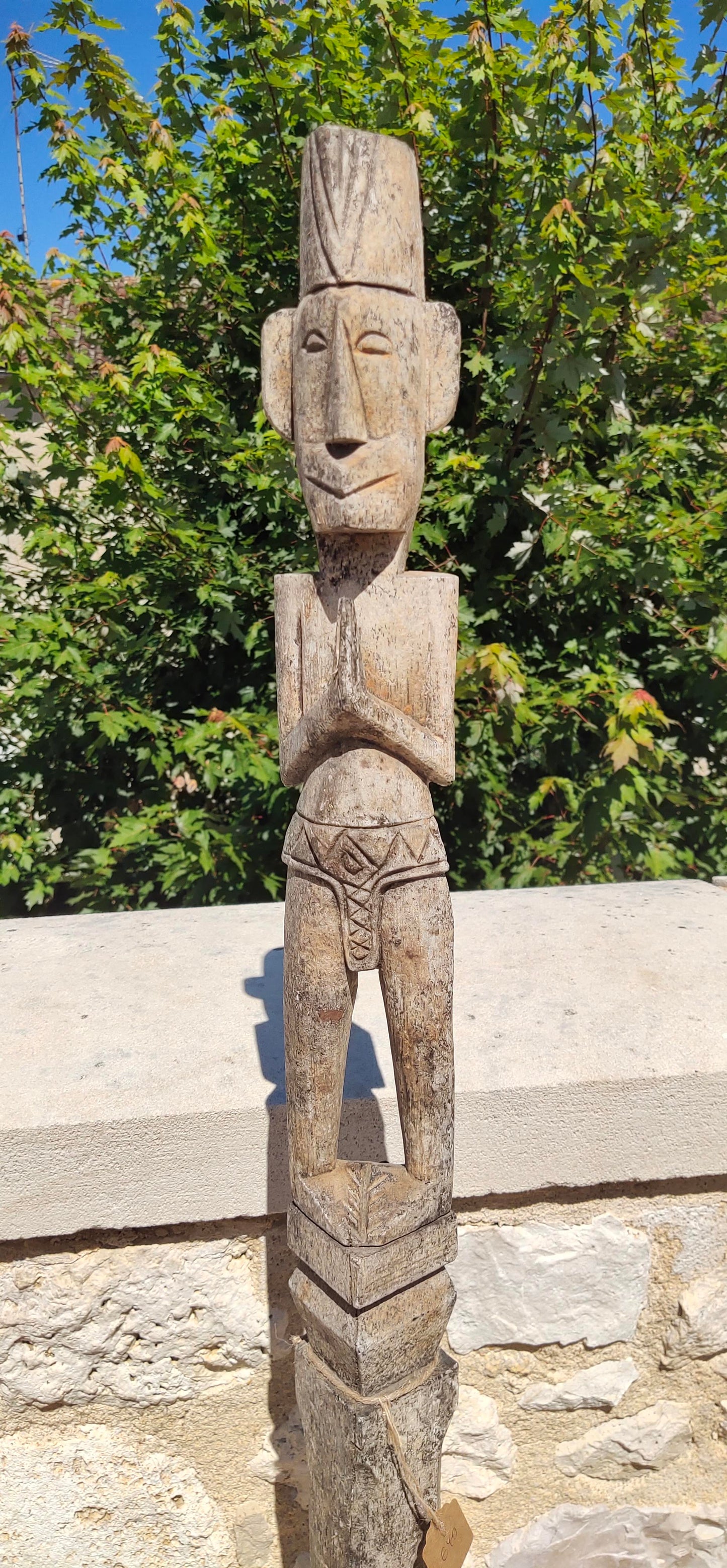 Statue d'art primitif Indonésien en bois