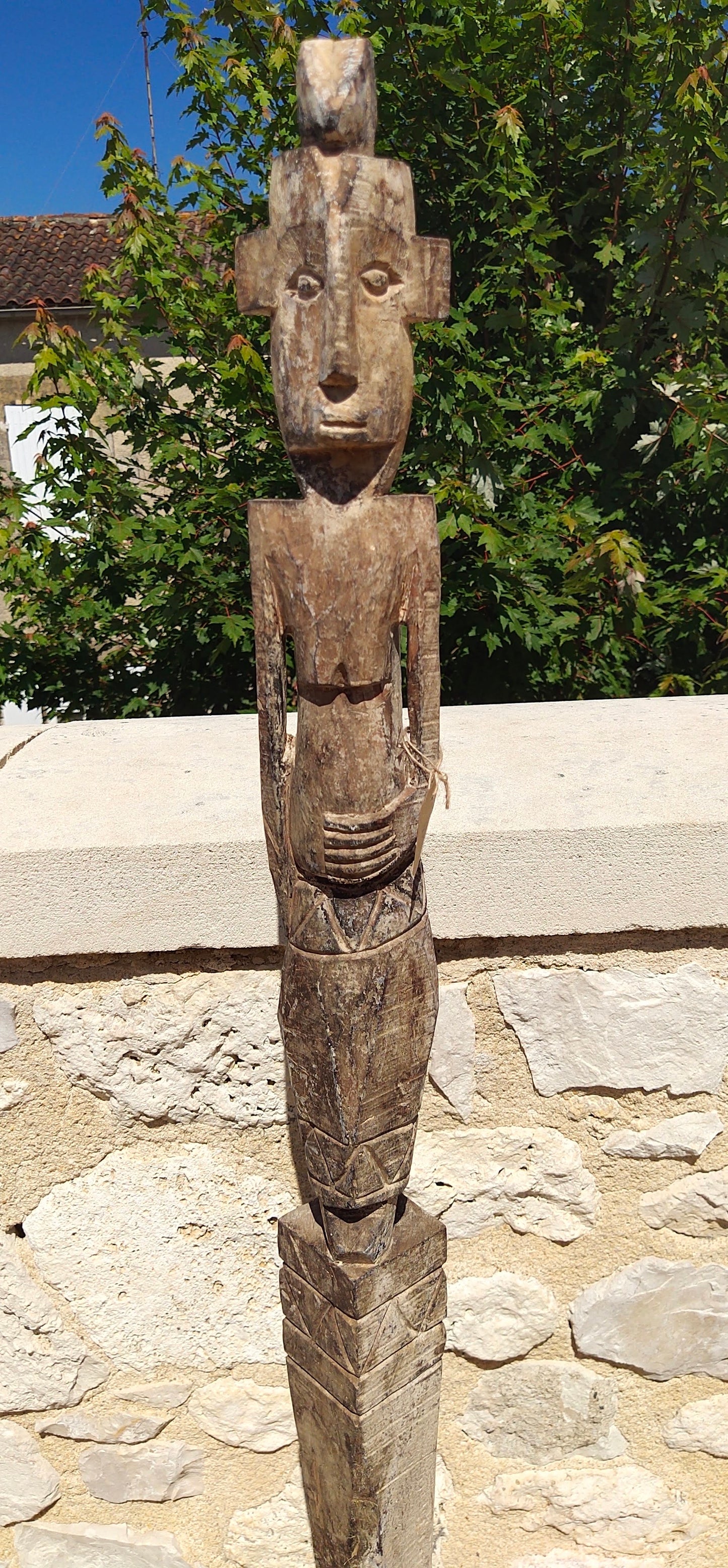 Statue d'art primitif Indonésien en bois