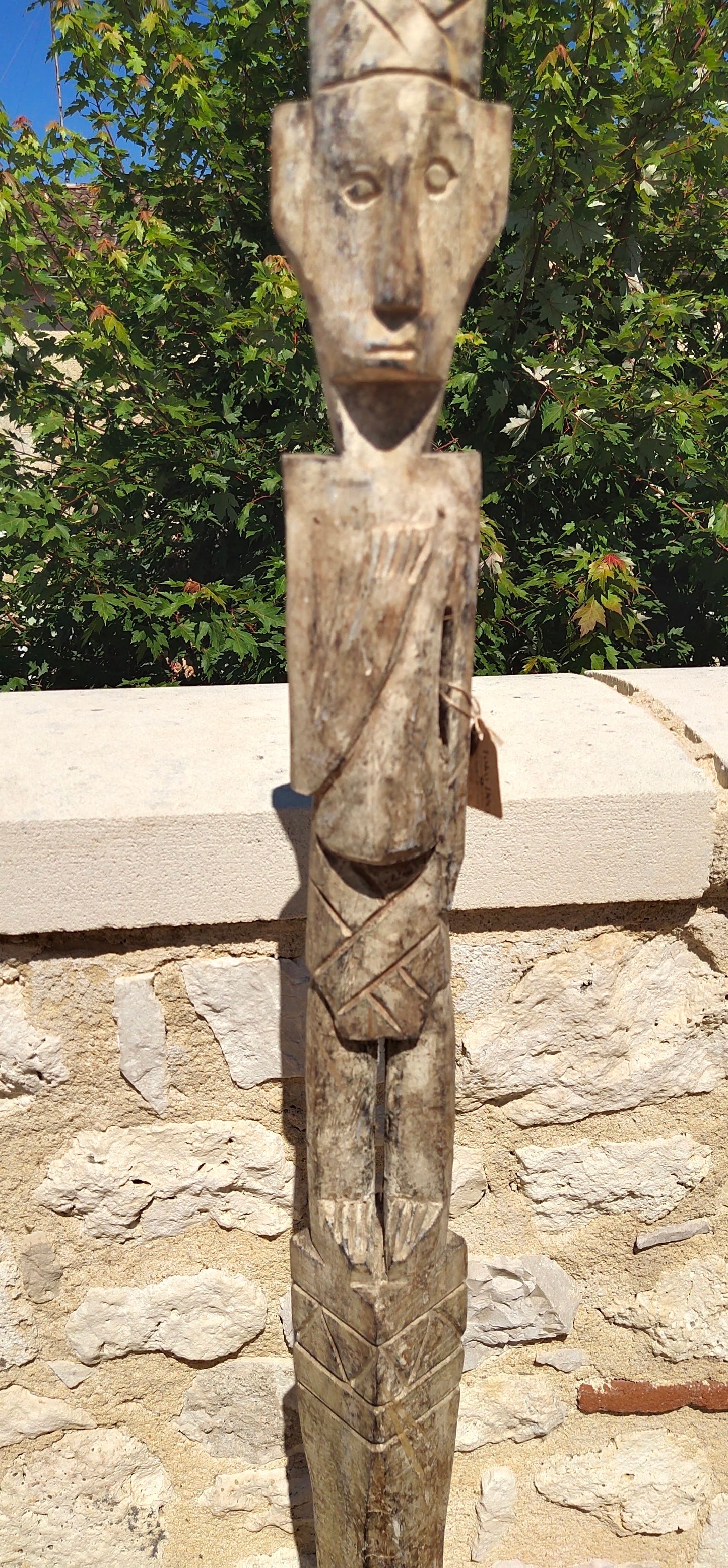 Statue d'art primitif Indonésien en bois