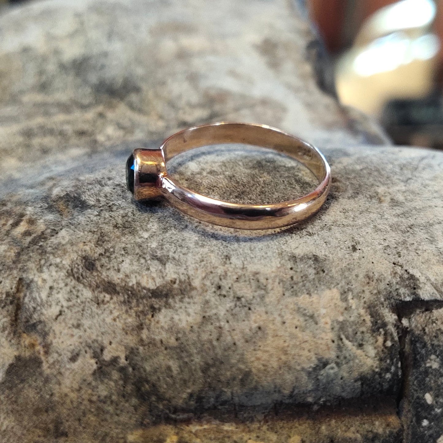 Bague en plaqué or rose avec quartz vert