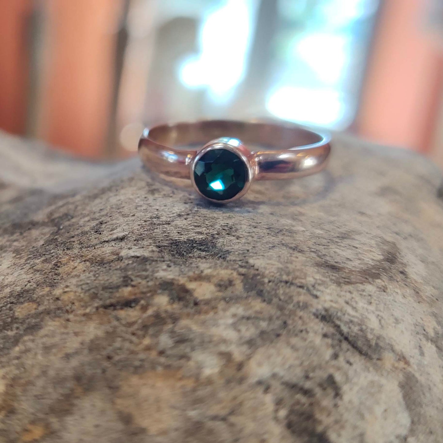Bague en plaqué or rose avec quartz vert