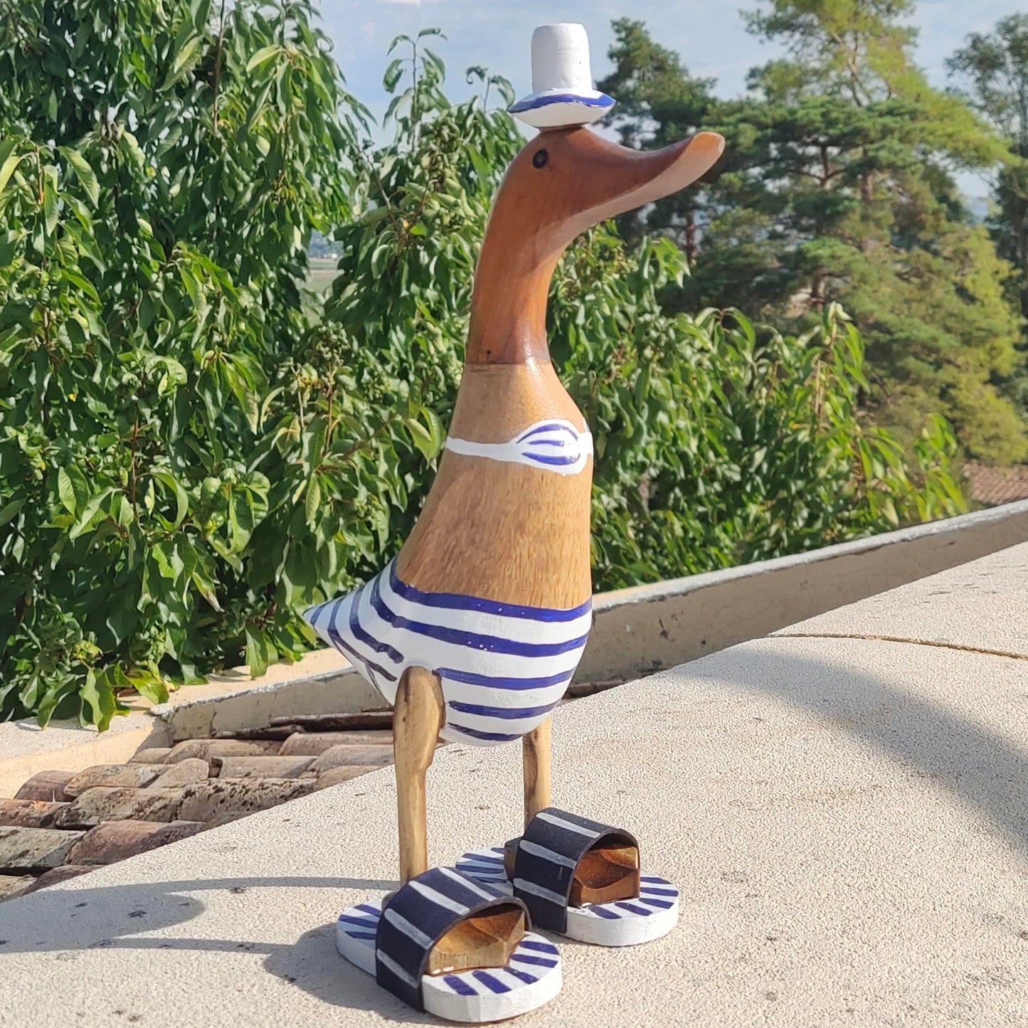 Canard baigneuse avec sandale en bois