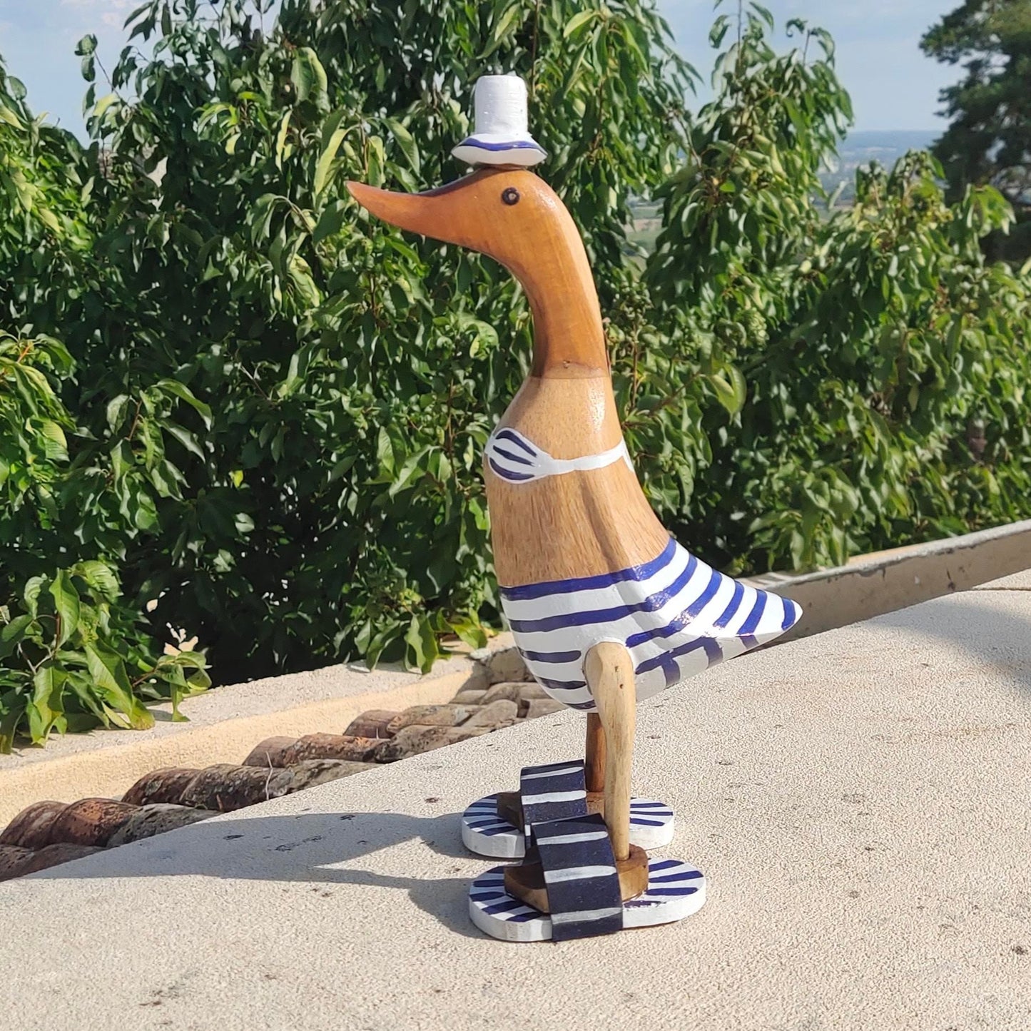 Canard baigneuse avec sandale en bois
