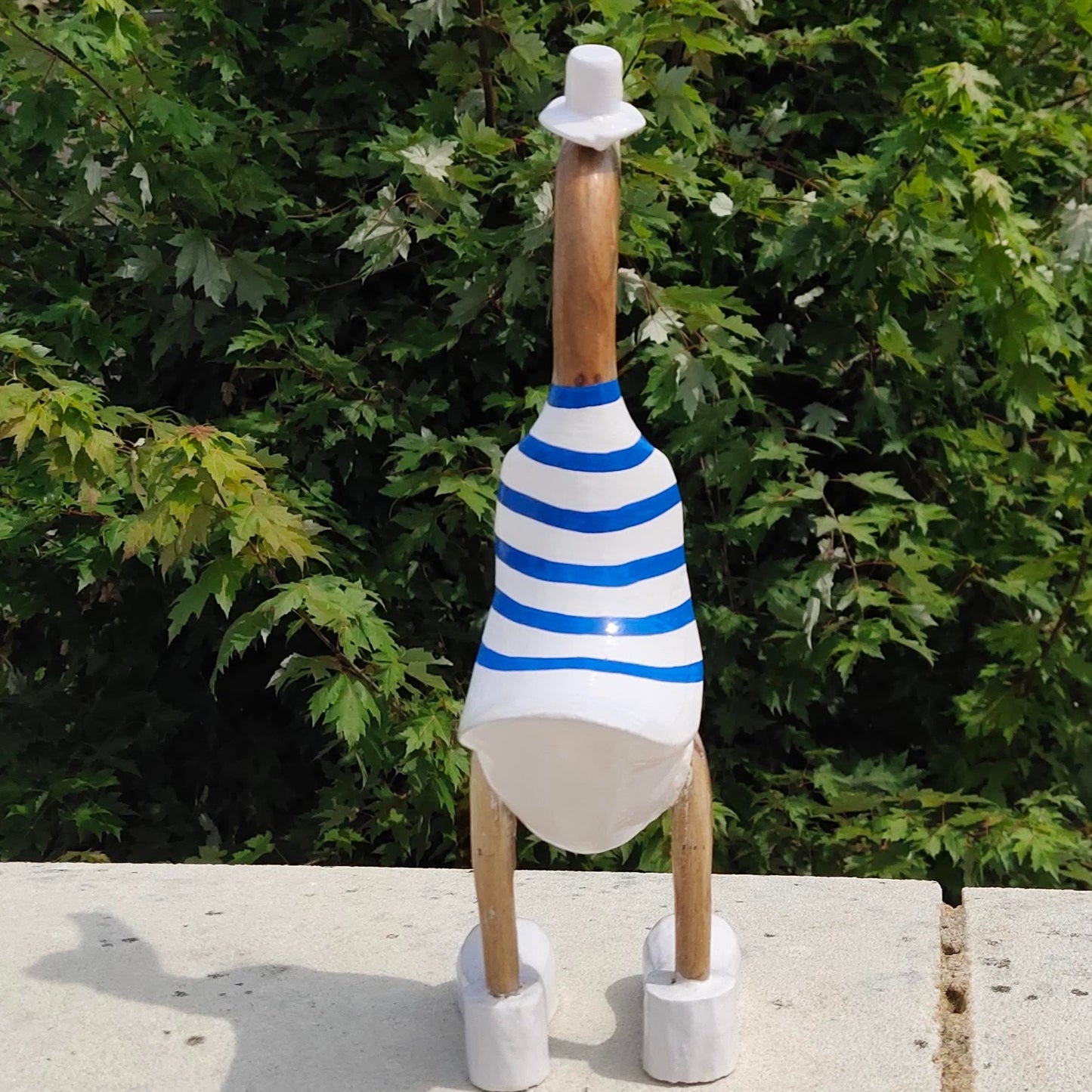 Canard marin avec chapeau en bois
