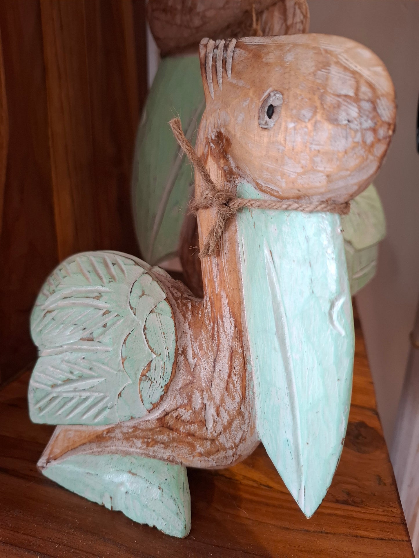 Pélican en bois