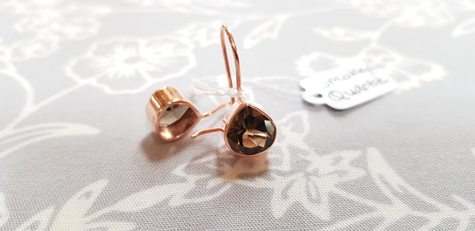 Boucles d'oreilles en plaqué or rose avec quartz fumé