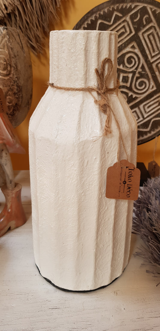 Vase en terre cuite blanc H 31 cm