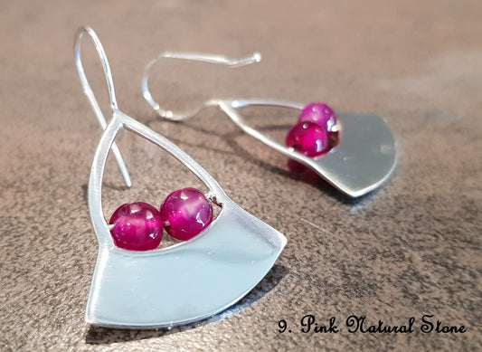 Boucles d'oreilles en argent pur avec pierres naturelles fuchsia.