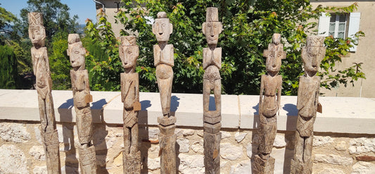 Statue d'art primitif Indonésien en bois