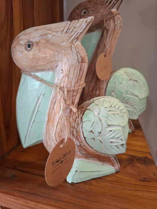 Pélican en bois